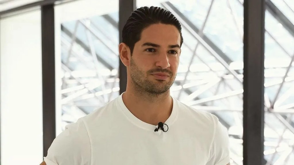 Alexandre Pato comemora conclusão de curso em Harvard, nos Estados&nbsp;Unidos