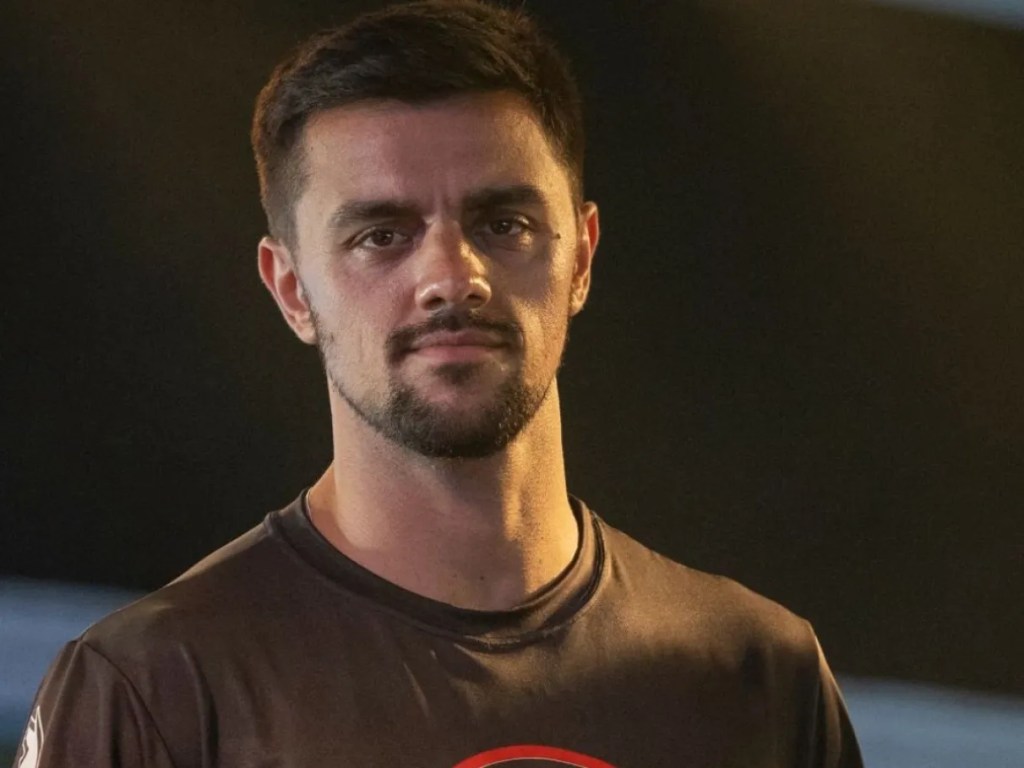 Felipe Simas faz pregação em igreja&nbsp;evangélica