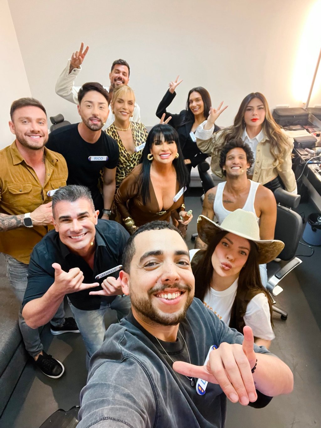 Ex-participantes de ‘A Fazenda’ gravam edição especial do programa “Acerte ou&nbsp;Caia”