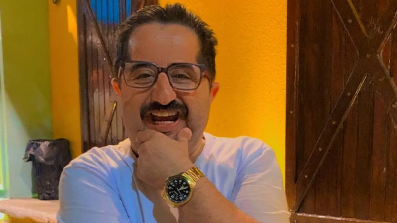 Humorista Bolachinha se pronuncia e explica o que aconteceu nas gravações do ‘Acerte ou Caia’: “Caí&nbsp;sentado”