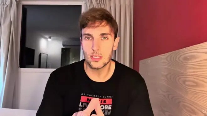 Advogado de Léo Lins publica nota após condenação do humorista a oito anos de prisão por piadas&nbsp;preconceituosas