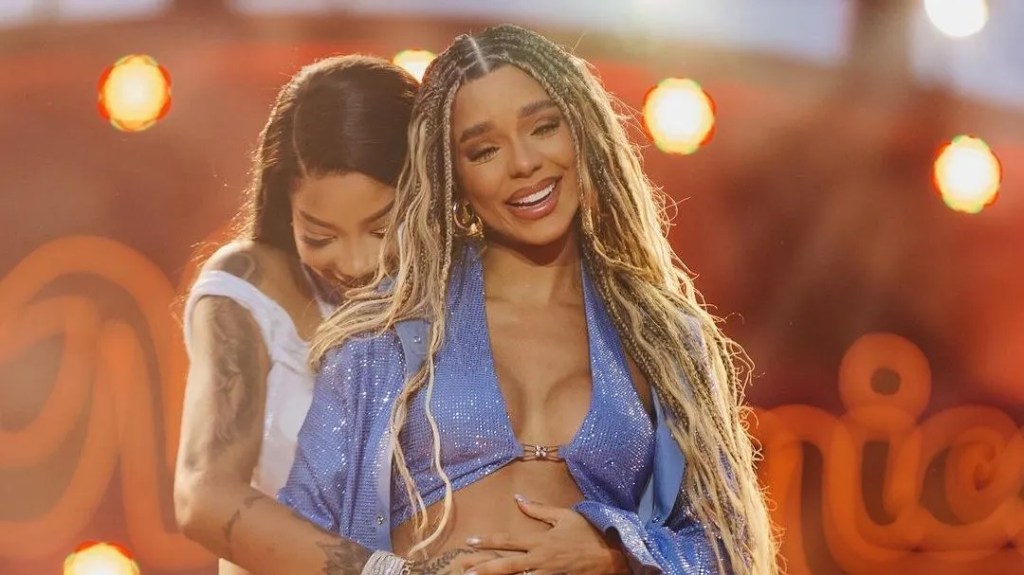 Ludmilla e Brunna Gonçalves mostram o rosto da filha Zuri pela primeira&nbsp;vez