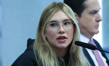 Relatora de CPI das Bets, Soraya Thronicke, pede indiciamento de Virgínia e&nbsp;Deolane