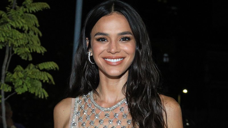 Confira o look que Bruna Marquezine usou na festa de seu aniversário de 30&nbsp;anos
