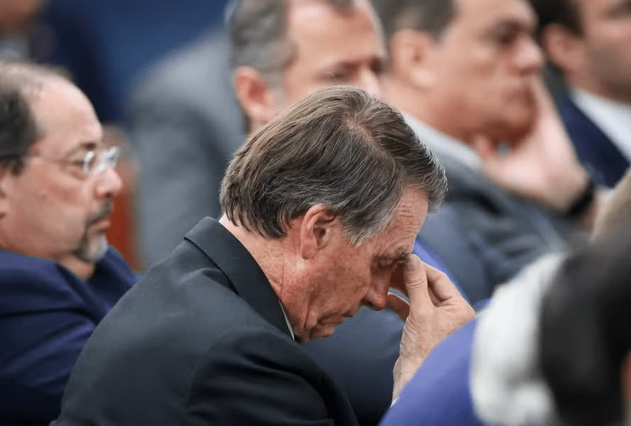 Bolsonaro está em pânico de ser preso na Papuda, dizem aliados que o&nbsp;visitaram