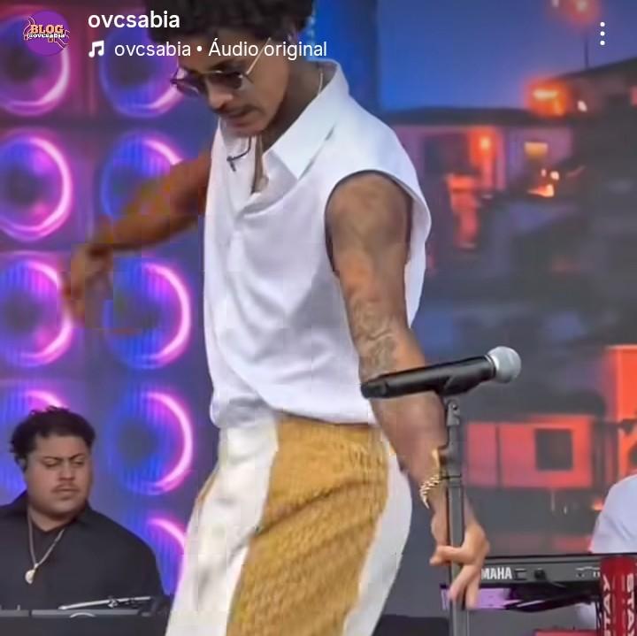 MC Livinho mostra gingado no palco durante show no&nbsp;#TheTown