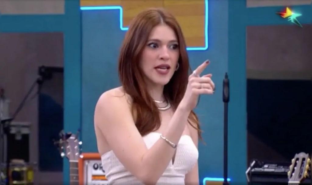 Ana Clara aparece coçando o olho durante merchan no “Estrelas da Casa” e brilha no&nbsp;improviso