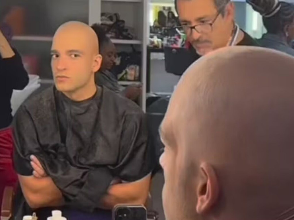 Humberto Carrão passa por processo rigoroso de maquiagem para surgir careca na atual fase de Afonso em&nbsp;#ValeTudo