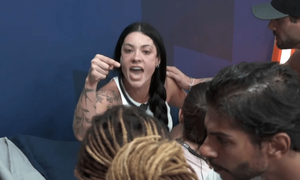 Rayane diz que Creo é uma “planta”, ele rebate e ela retruca: “Eu voltei, eu voltei, eu voltei, eu voltei!!!”