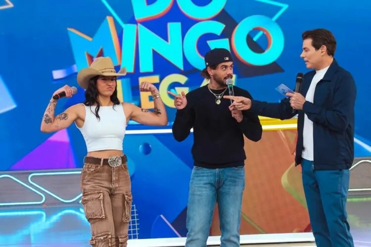 Veja como Celso Portiolli conseguiu fazer Ana Castela e Zé Felipe darem um Selinho no Palco do #DomingoLegal