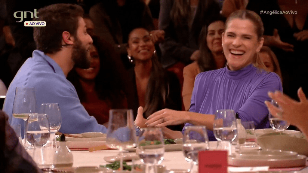 Chay Suede revela que tem ranço de quem fala sobre todos assuntos na internet e atriz Ingrid Guimarães&nbsp;reage