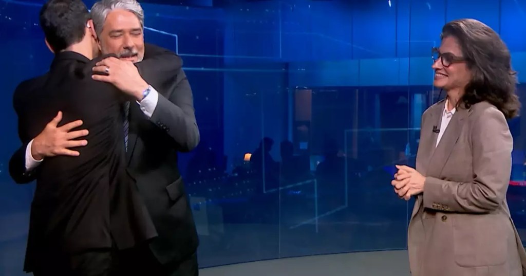 Bonner e Renata Vasconcellos receberam Cesar Tralli na bancada do “JN”