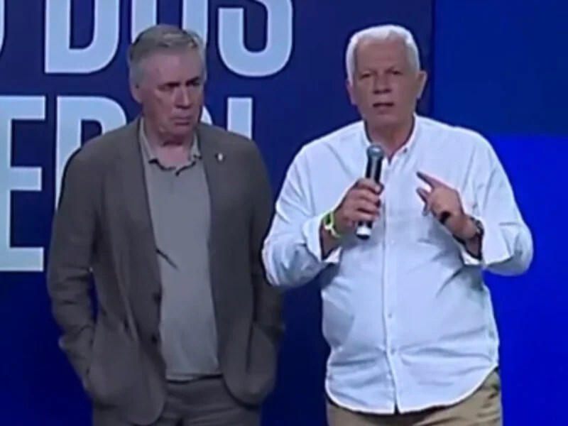 Ex-treinadores são deselegantes ao falar sobre não gostar de técnicos estrangeiros no Brasil na presença de Carlo&nbsp;Ancelotti