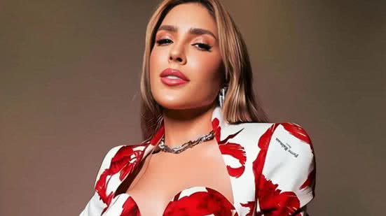 Manu Bahtidão surge com rosto todo vermelho e brinca: ” a realidade da artista de&nbsp;vocês”