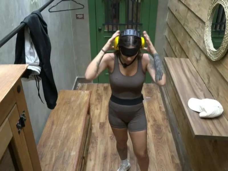 Veja momento em que Martina é chamada no closet e expulsa de&nbsp;#AFazenda17.