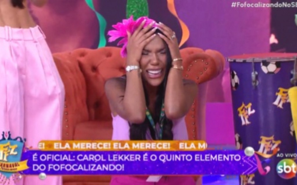 Carol Lekker caiu no choro ao vivo ao saber que será no a apresentadora do “#Fofocalizando”