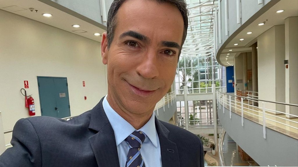 Tralli mostra bastidor antes de entrar no JN