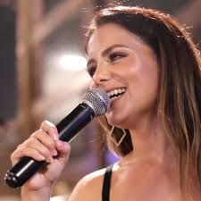 Cantora faz show de carnaval em circuito vazio em&nbsp;Salvador