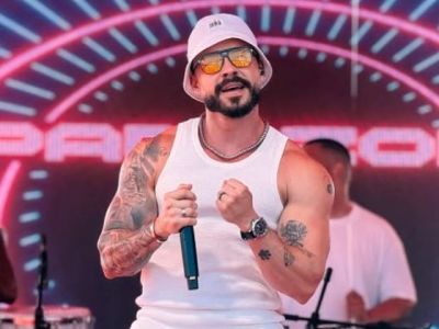 Cantor Felipe Papazoni, surge fantasiado de Homem-Aranha durante carnaval da&nbsp;Bahia