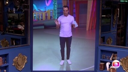 Tadeu Schmidt chama atenção ao explicar dinâmica da prova do anjo: “Se vocês forem incompetentes, vence quem fazer o menor tempo com 5 produtos”