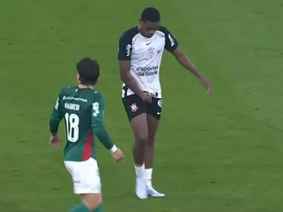 Hugo Souza, sobre a expulsão de André por gesto obsceno em Corinthians x Palmeiras: “Ele falou que foi ajeitar o&nbsp;short.”