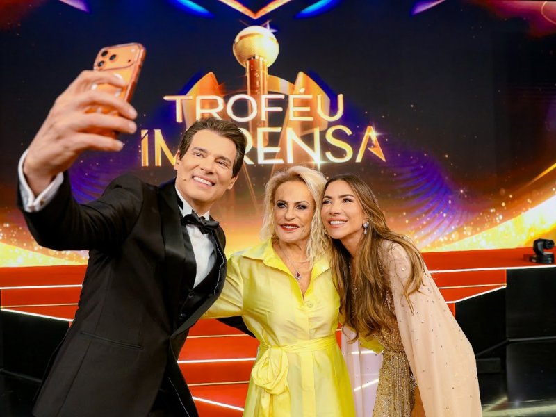 Ana Maria Braga é ovacionada em sua entrada no&nbsp;#TroféuImprensa