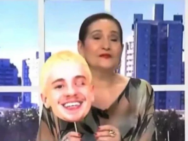 Sônia Abrão comete gafe ao chamar Juliano Floss de “Floriano”