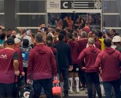 Veja imagens da briga entre jogadores, funcionários e seguranças de Corinthians e&nbsp;Palmeiras