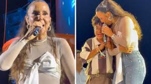 Tia Milena é convidada para subir no palco do show de Ivete Sangalo;&nbsp;VEJA!