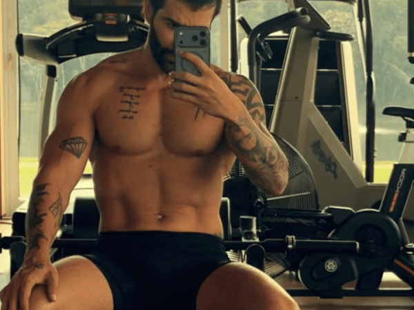 Gusttavo Lima exibe abdômen definido em foto postada nas redes&nbsp;sociais