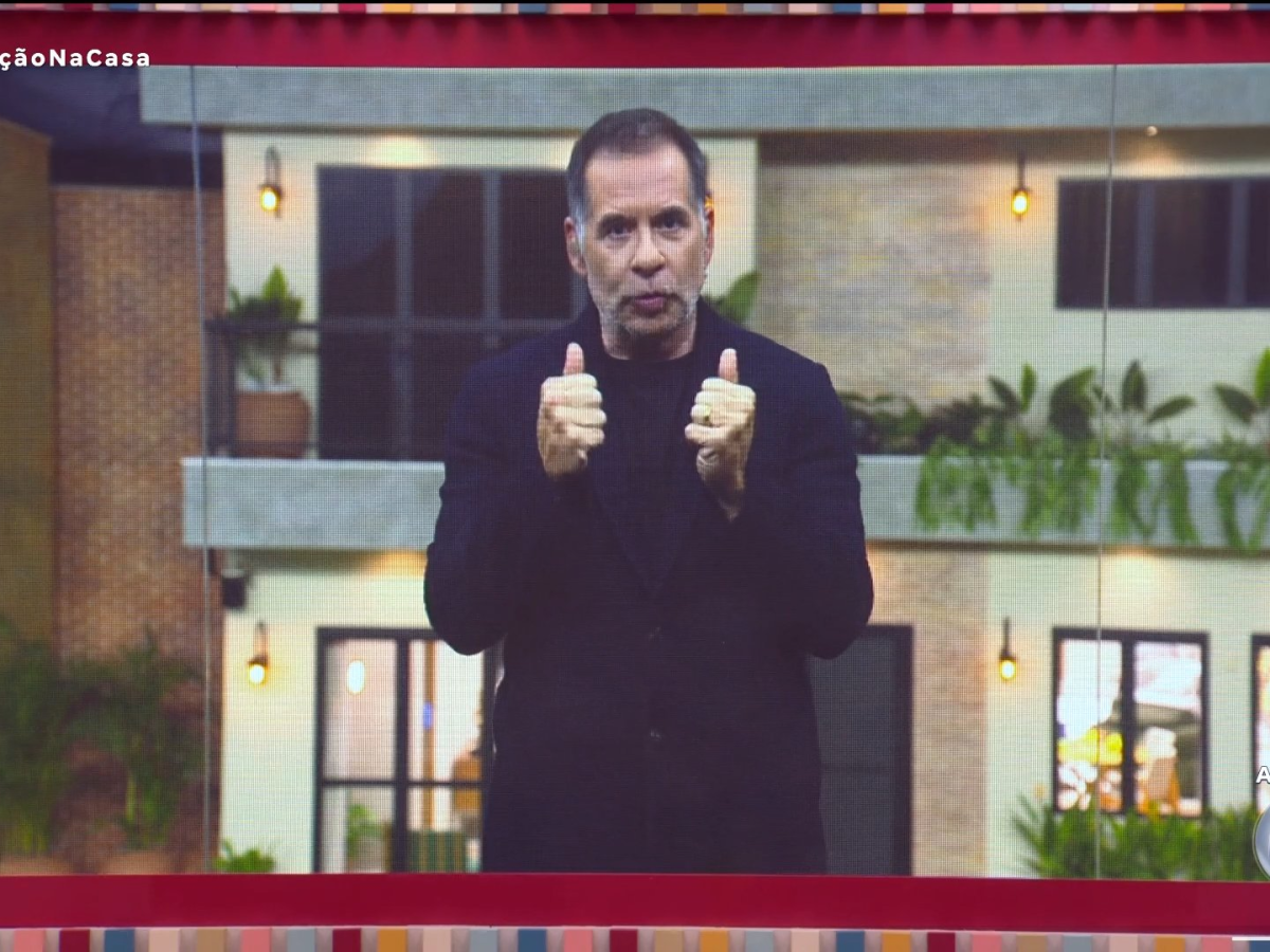 Hassum dá bronca após participante escrever bilhete e diz que atitude infringe as regras do reality&nbsp;#CasadoPatrão