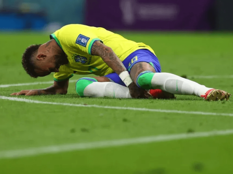 Neymar está tratando um edema na panturrilha&nbsp;direita