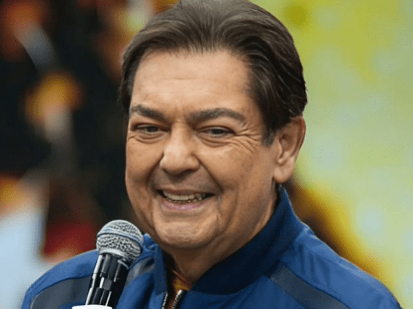 Faustão é internado para retirar sonda&nbsp;gástrica