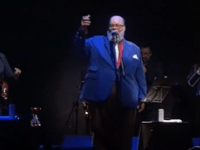Ed Motta é atingido por rolha em 1º show após briga em&nbsp;restaurante