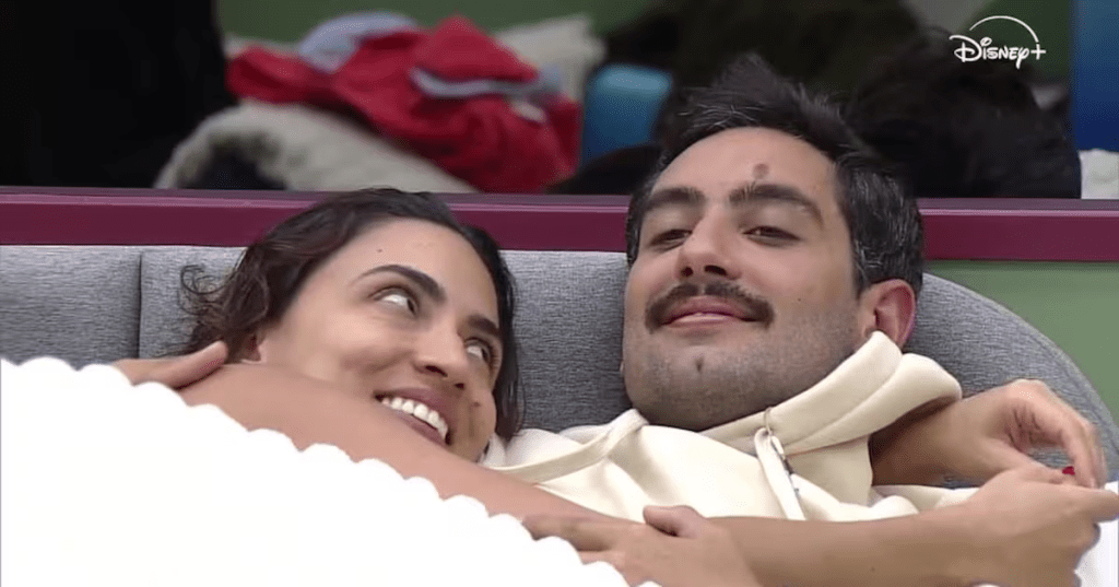 Edição mostra Nikita e João dormiram abraçadinhos na&nbsp;#ACasadoPatrão
