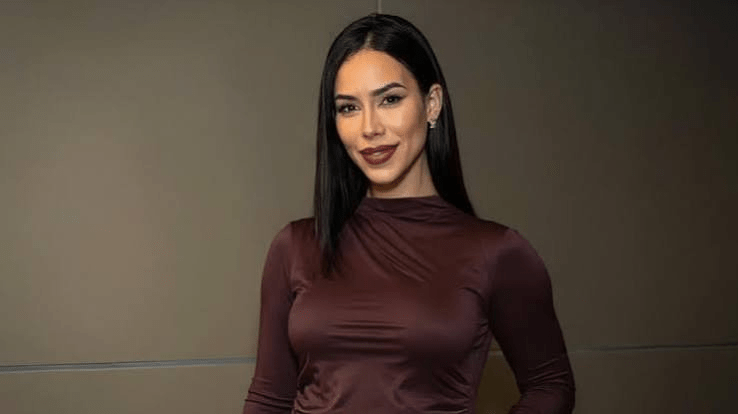 Ex-bbb Larissa Tomásia anuncia que está&nbsp;grávida