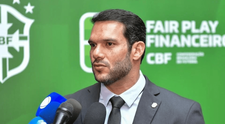 Presidente da CBF, Samir Xaud, retorna à rotina da Seleção Brasileira durante os treinos após polêmica